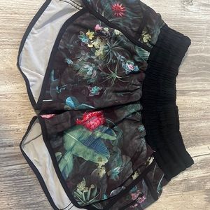 Lululemon shorts: Great Condition: No rips nor stains: Open to offers